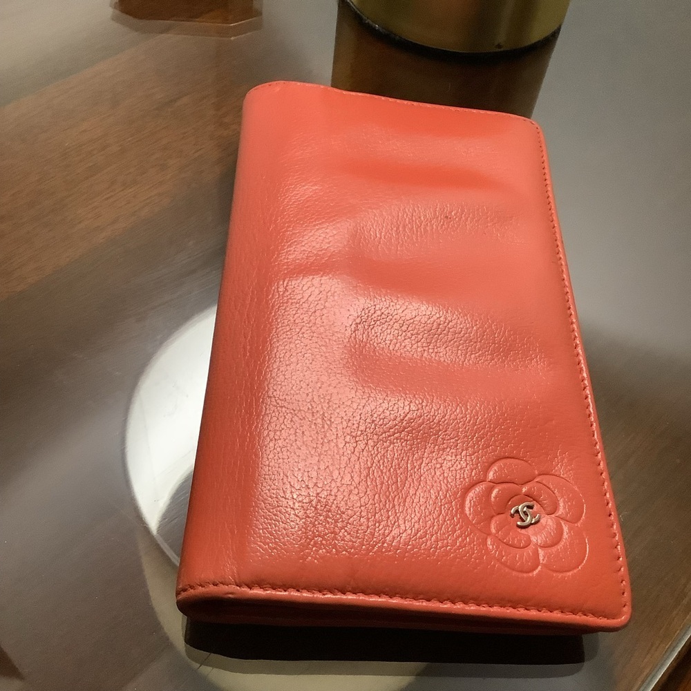 CHANEL CAMILLA CC LEATHER BIFOLD WALLET
